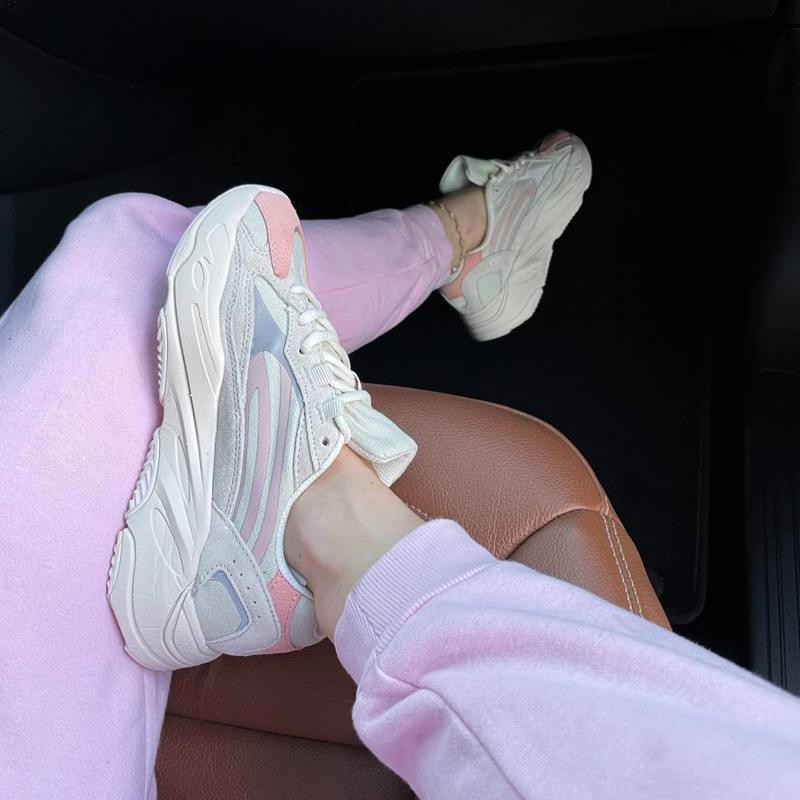 Yeezy 700 store womens pink