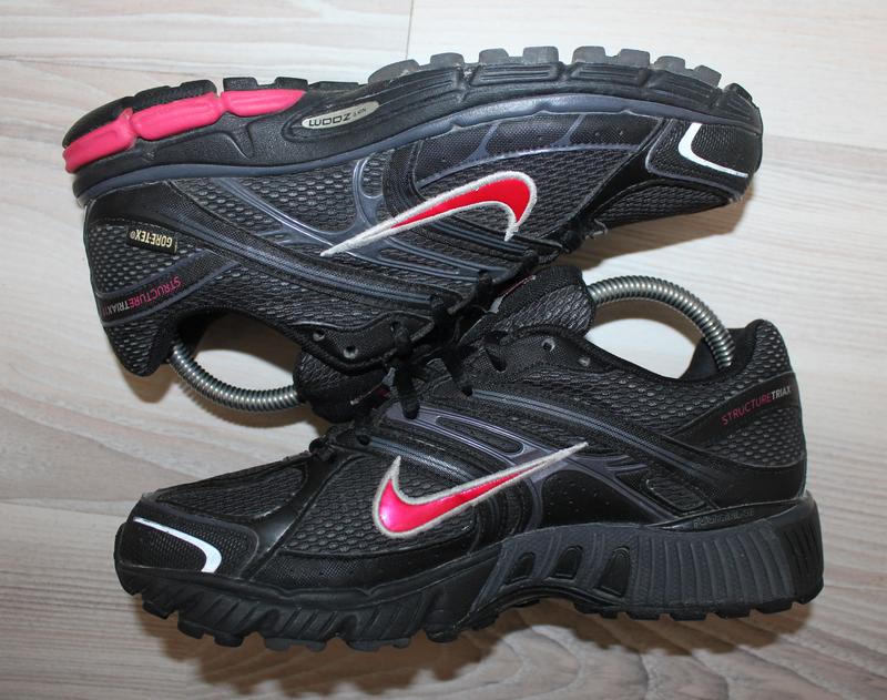 nike structure triax 11