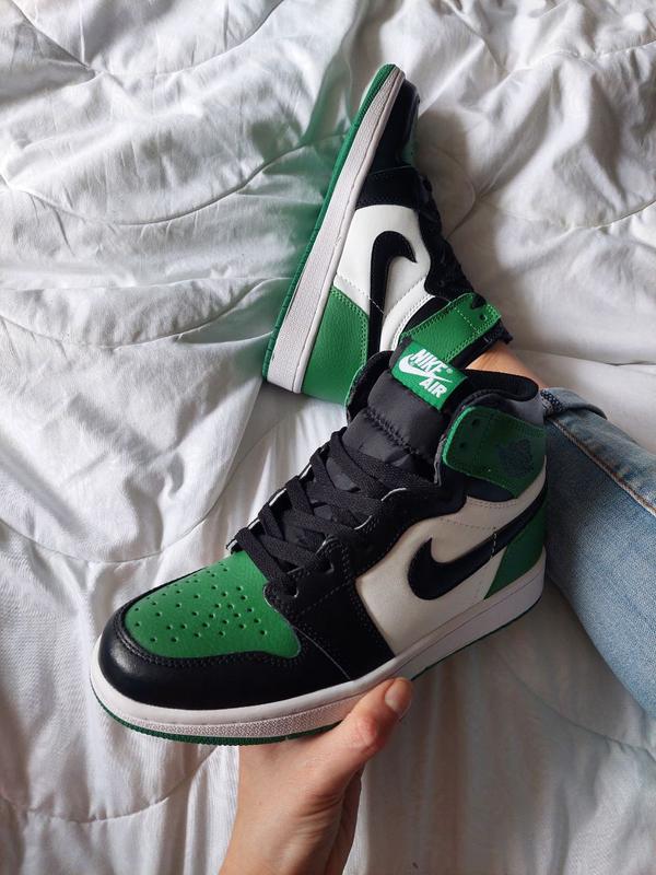Green and white nike high tops deals