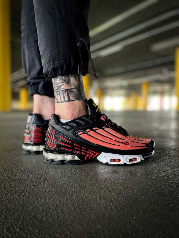 Nike air max plus orange hot sale and black