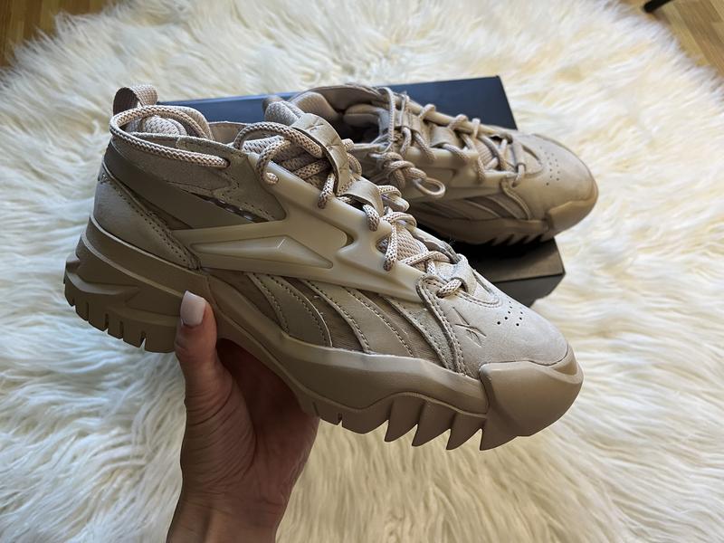 Кросівки reebok cardi b club c v2 womens shoes beige 38 — ціна 2500 грн ...