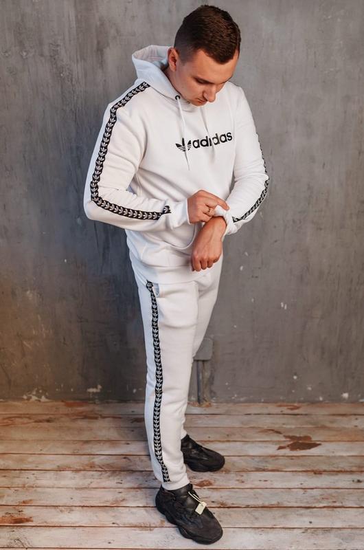 Спортивный костюм adidas мужской с лампасами