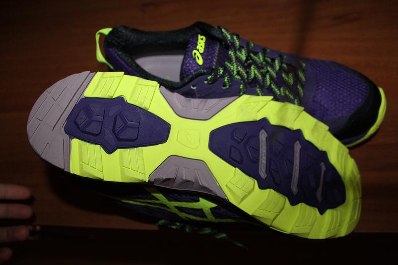 Asics t6j6n 2025