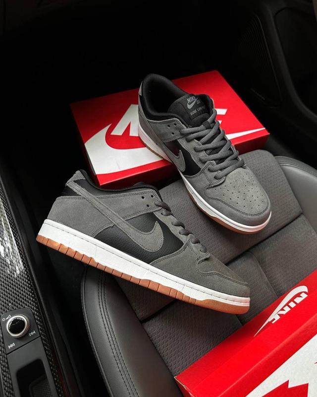 Grey nike suede shoes deals