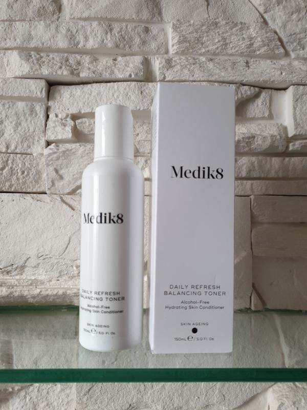 medik8 refresh balancing toner