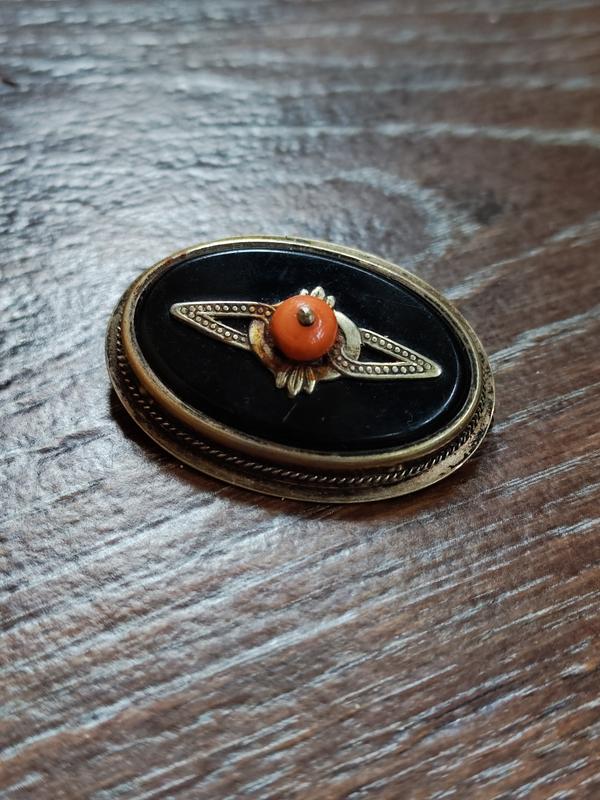 Серебряная брошь с ониксом и кораллом довоена — цена 2500 грн в ...