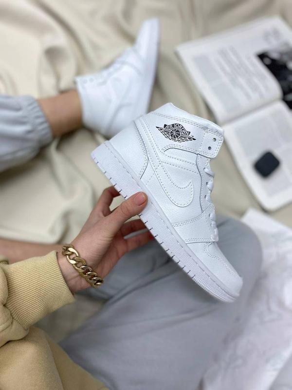 Nike air jordan 1 retro high white «black logo» 39 — цена 1552 грн в  каталоге Кроссовки ✓ Купить женские вещи по доступной цене на Шафе |  Украина #130400160