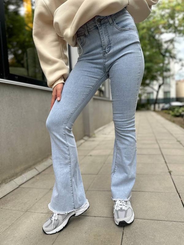Модные женские джинсы 2023 года