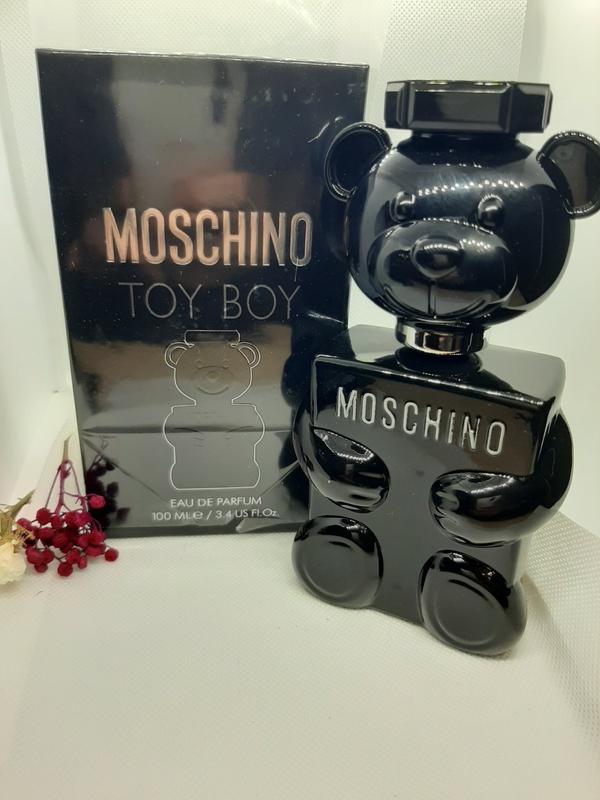 Москино мишка оригинал. Moschino Toy boy m EDP 30 ml. Moschino Toy boy парфюмерная вода 100 мл. Moschino Moschino Toy boy Eau de Parfum. Духи Мошино мишка черный.