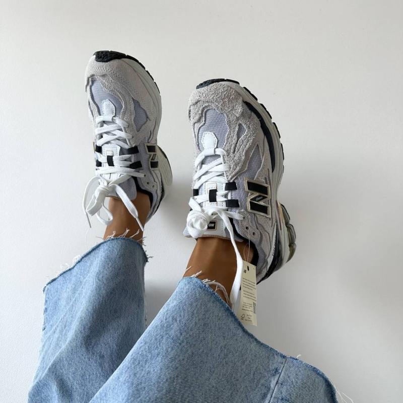 Gray suede new balance deals