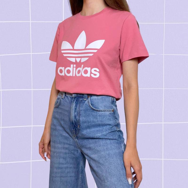 Розовая базовая футболка adidas с лого — цена 270 грн в каталоге ...