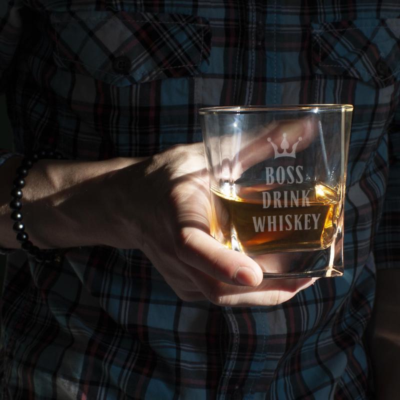 Хит! стакан для виски квадратный "drink whiskey", крафтова коробка ...