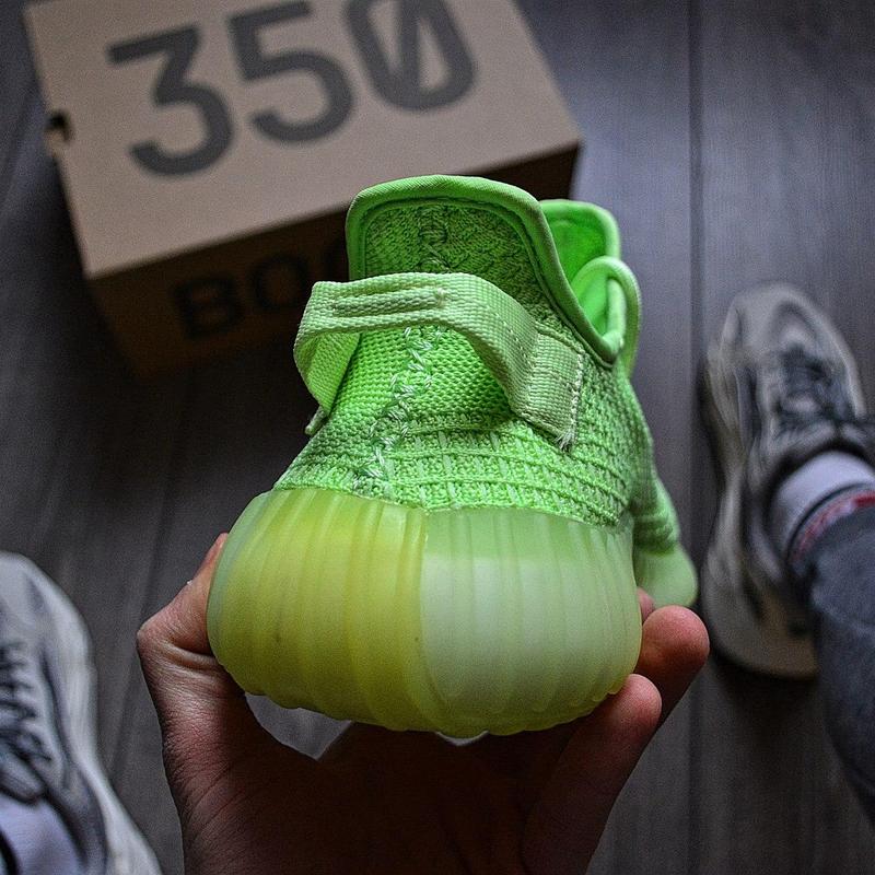 Yeezy 350 store v2 fluo