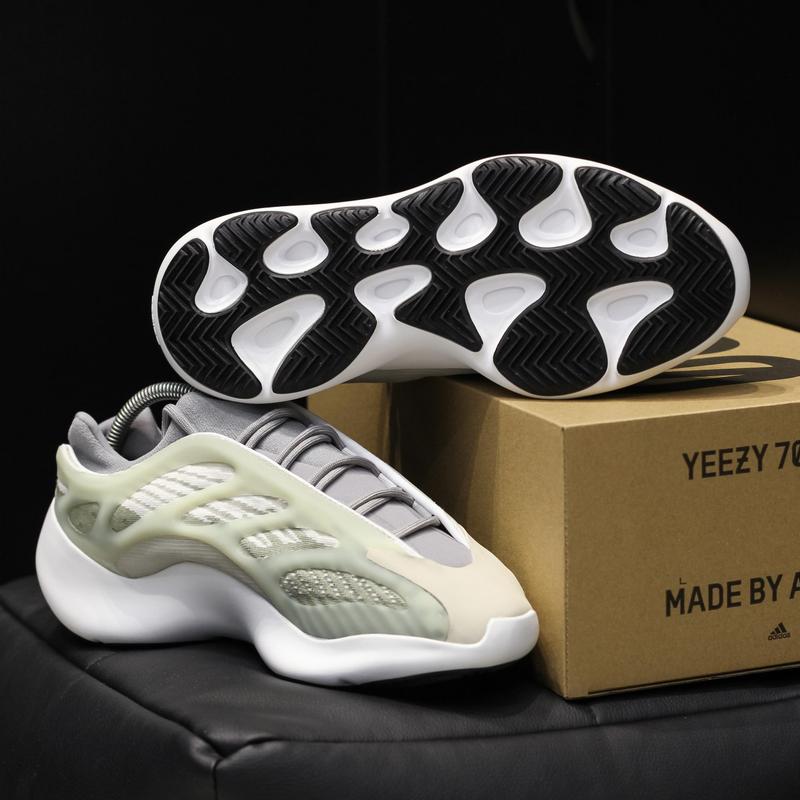 Adidas yeezy 700 v3 шикарные мужские кроссовки адидас изи буст рефлектив: купить по доступной цене в Киеве и Украине | SHAFA.ua