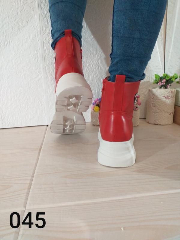 Красные высокие ботинки с белой подошвой,красные ботинки на массивной  подошве. — цена 980 грн в каталоге Ботинки ✓ Купить женские вещи по  доступной цене на Шафе | Украина #32358157
