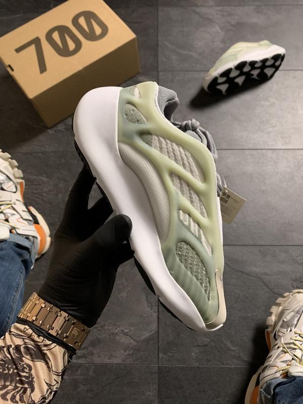 🌺женские кроссовки adidas yeezy boost 700 v3 beige gray🌺адидас изи буст ...
