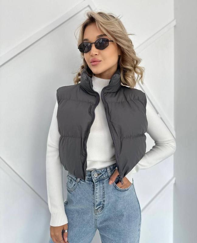 Укороченная жилетка на синтепоне/ безрукавка графит тренд осень 2023 🍂 ...