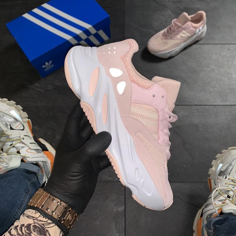 Yeezy cheap 700 rosa