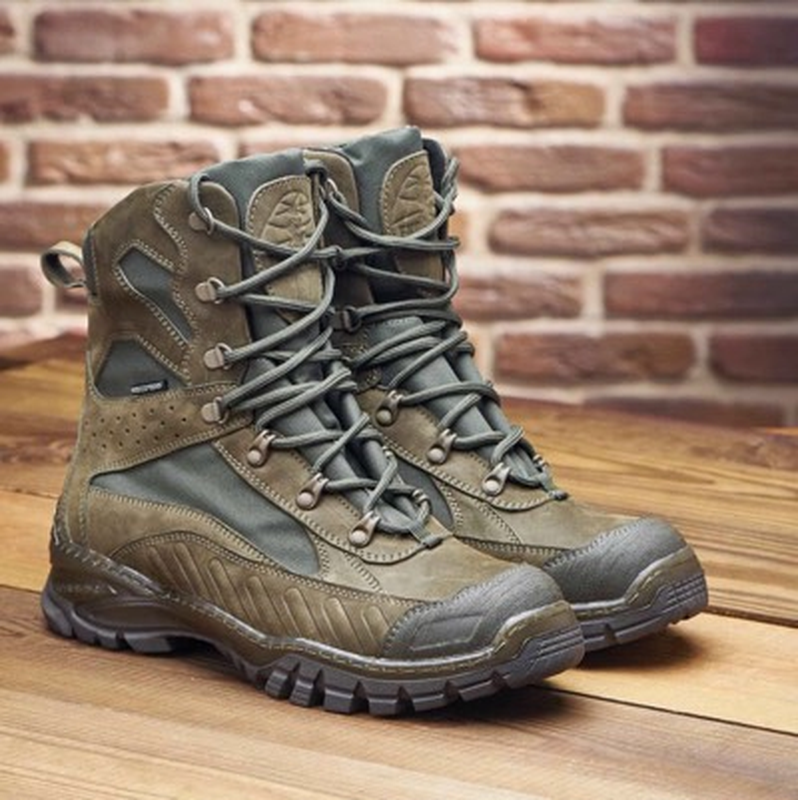 Rugged tactical military boots