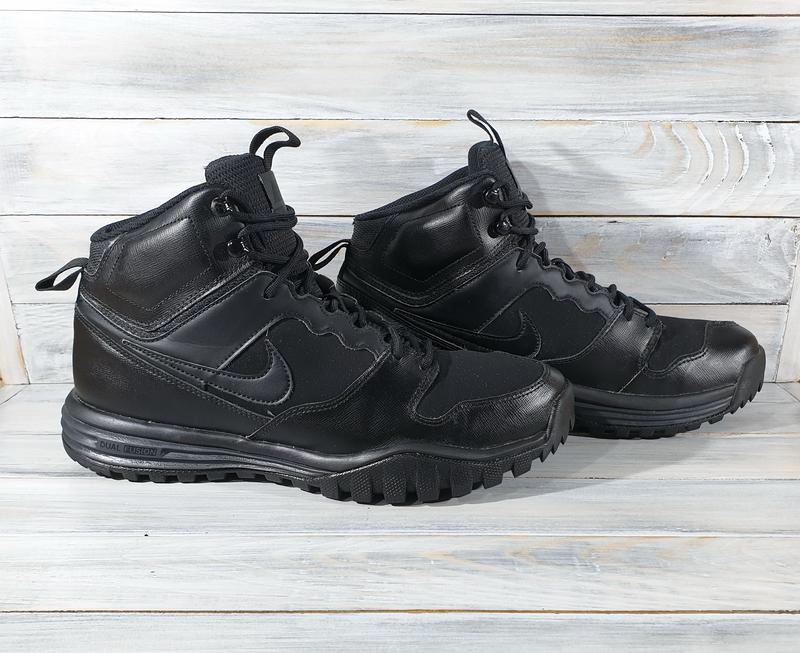 nike dual fusion hills mid leather