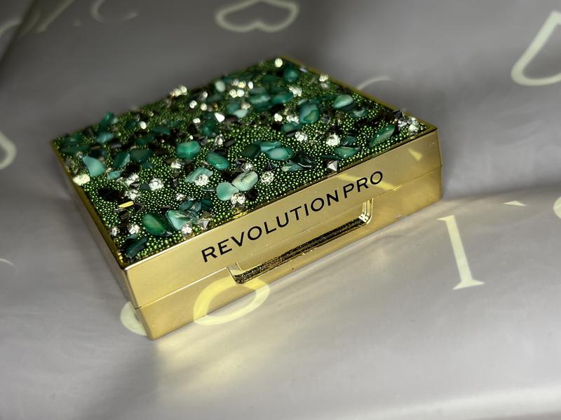 Тени от revolution pro — цена 280 грн в каталоге Тени для век Купить ...