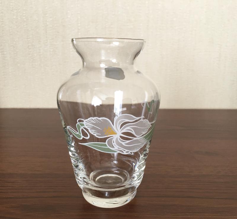 Вазы стекло ссср. Цветное стекло, гутная техника богемия. Хрустальная вазочка. Ваза богемия гутная техника. Кобальтовое синие стекло гусь хрустальный.