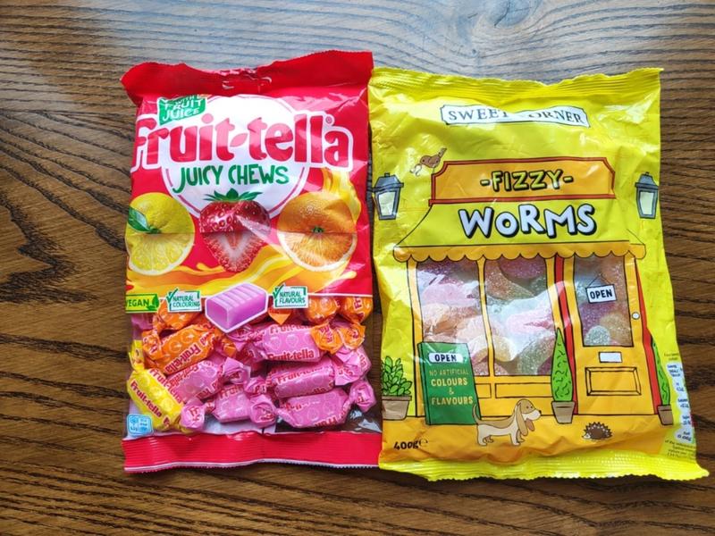 Желейки sweet corner " fizzy worms" і цукерки fruittella — ціна 180