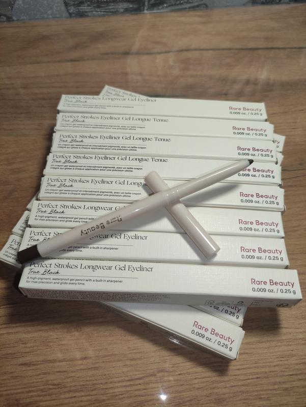 Гелевий лайнер perfect strokes gel eyeliner rare beauty — ціна 600 грн