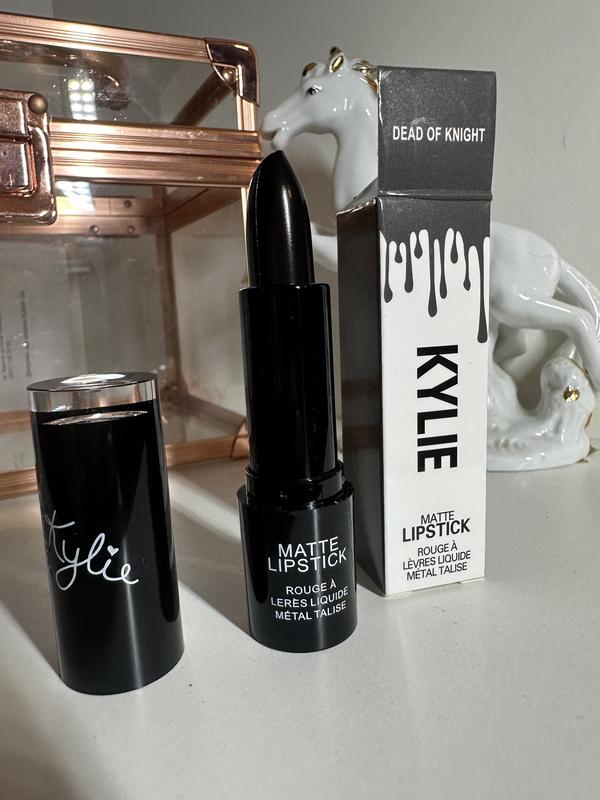 Питательная помада кайли kylie 1+1=3 — цена 150 грн в каталоге Помада ...