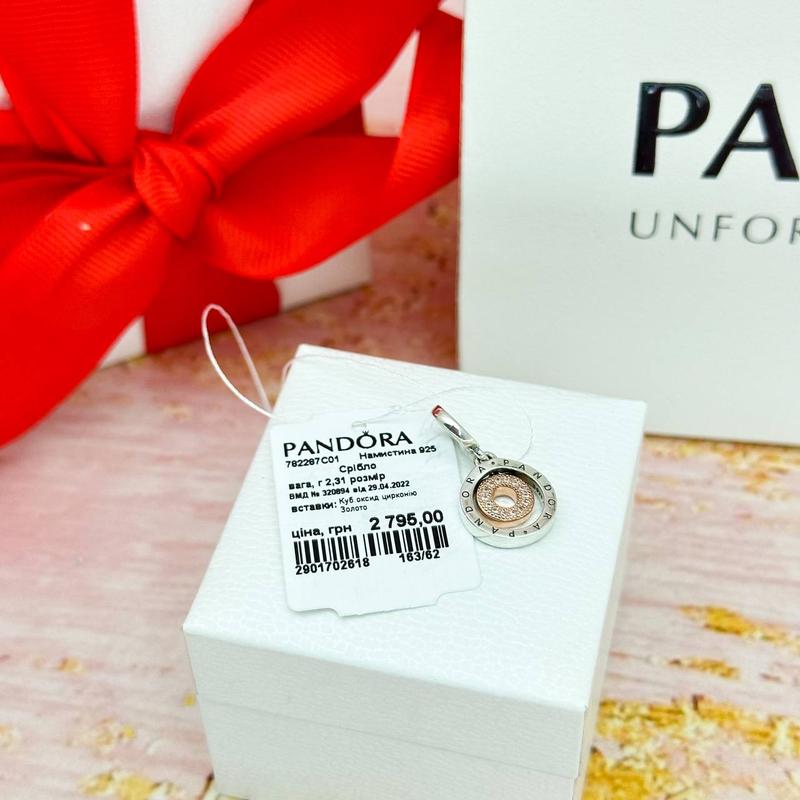 Серебряный шарм-подвеска «кольца с логотипом» пандора — цена 610 грн в  каталоге Шармы и клипсы ✓ Купить женские вещи по доступной цене на Шафе |  Украина #136988013