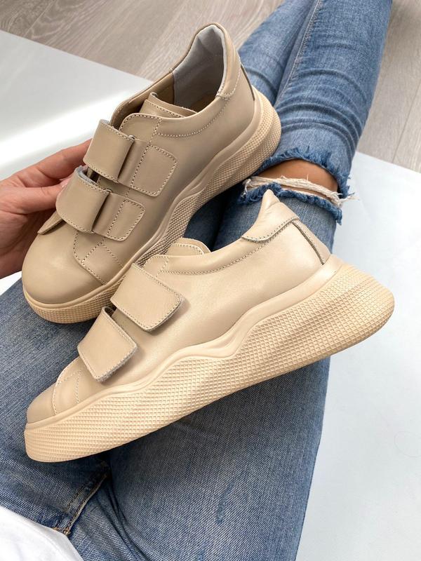 На липучках