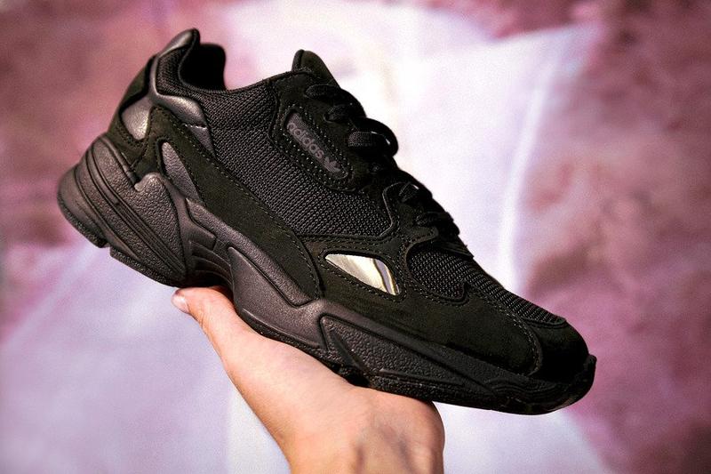 adidas falcon g26880