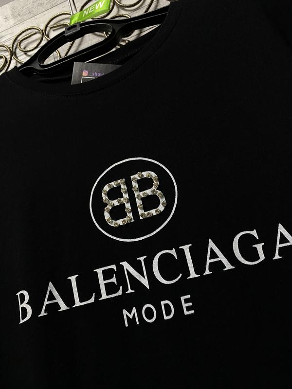 Женская гламурная футболка balenciaga 🇹🇷 в стразах🤤🔝 — цена 350 грн в  каталоге Футболки ✓ Купить женские вещи по доступной цене на Шафе | Украина  #34961470