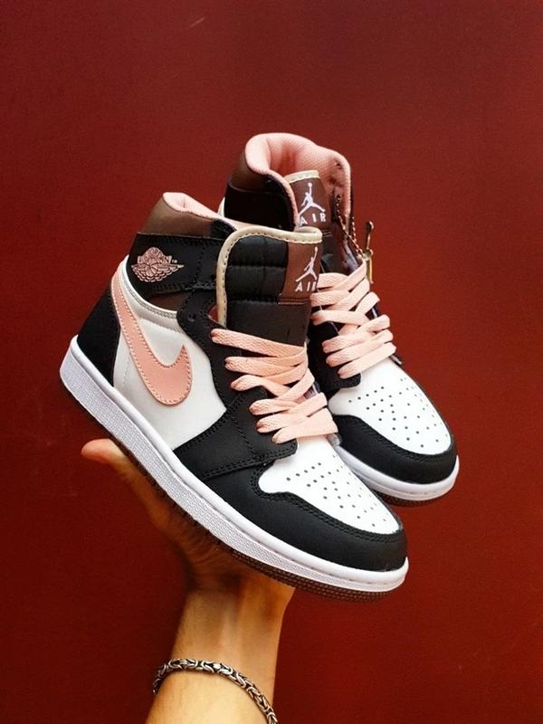 Nike jordan hotsell black pink