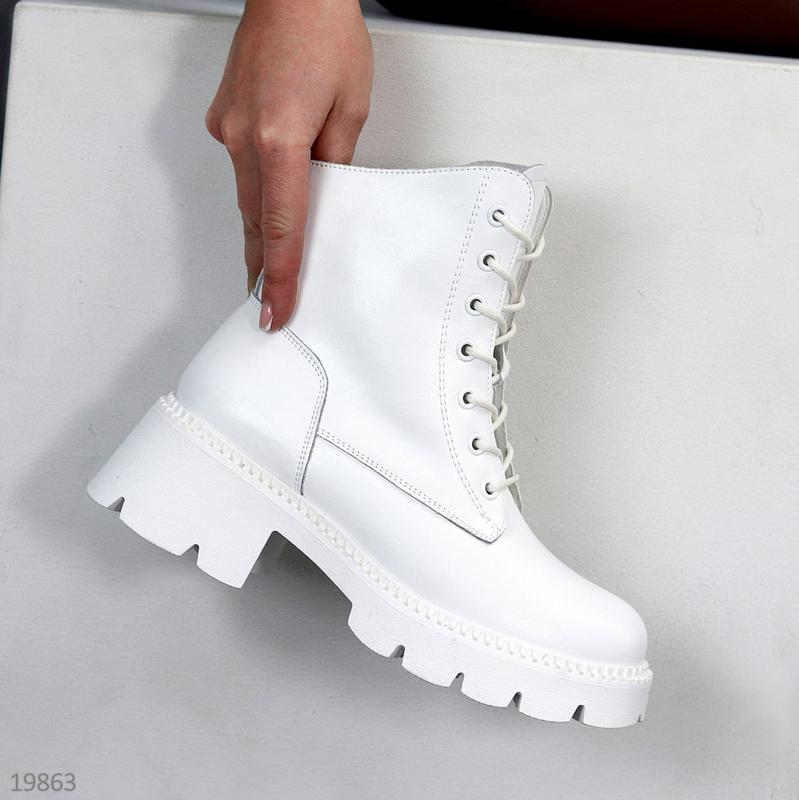 Білі, ошатні жіночі черевики, білі, міцна шкіра, на хутрі, зручні теплі ...