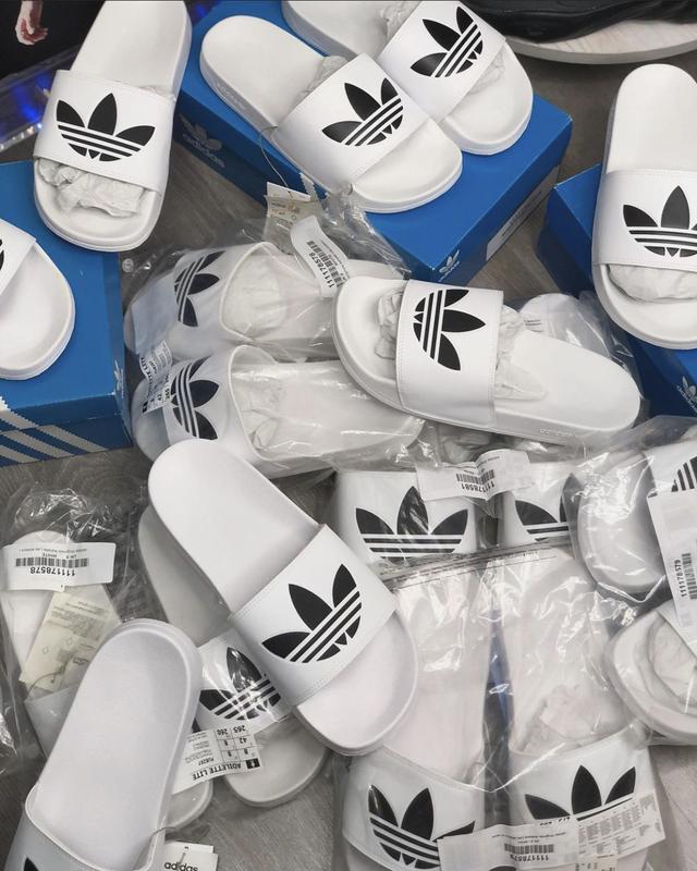 Оригинальные тапки adidas originals классика — цена 800 грн в каталоге ...