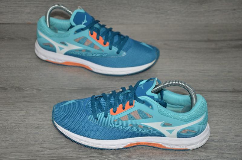 Mizuno hotsell wave sonic