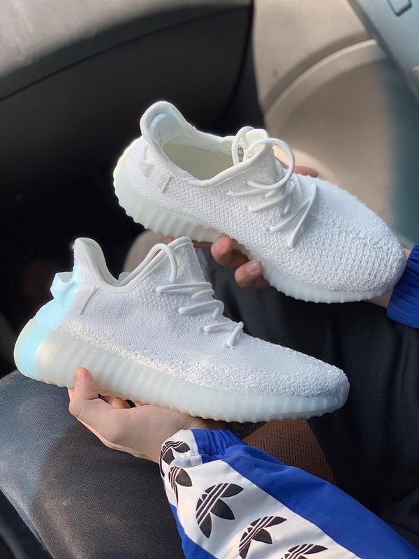 Кросівки yeezy boost 350 v2 white кроссовки — цена 2285 грн