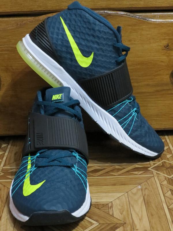 nike zoom train toranada