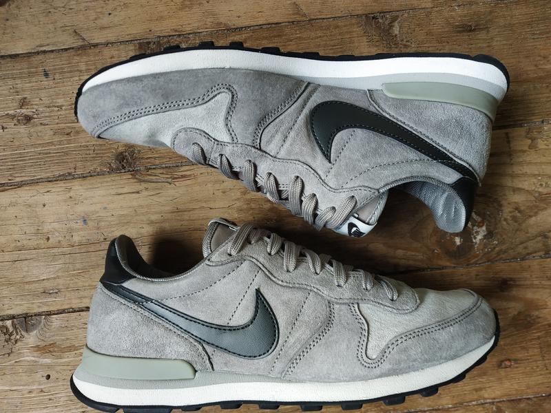 Nike vortex hotsell internationalist