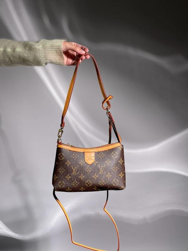 Louis Vuitton Lightweight Blau Seide 90cm x 90cm M73876 142537904 louis vuitton mini bag brown camel 1600