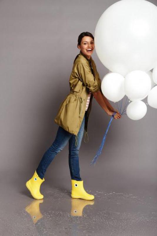 crocs womens freesail shorty rain boots