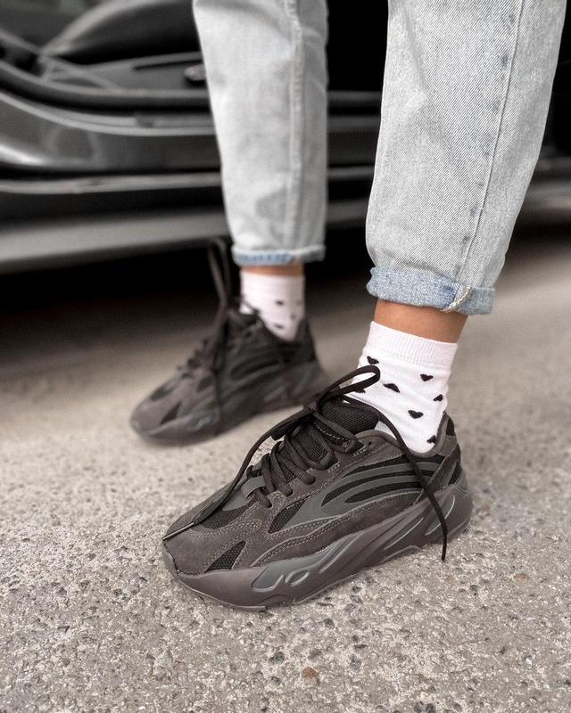 Кроссовки adidas yeezy boost 700 v2 black reflective premium — цена 1599  грн в каталоге Кроссовки ✓ Купить женские вещи по доступной цене на Шафе |  Украина #38338126