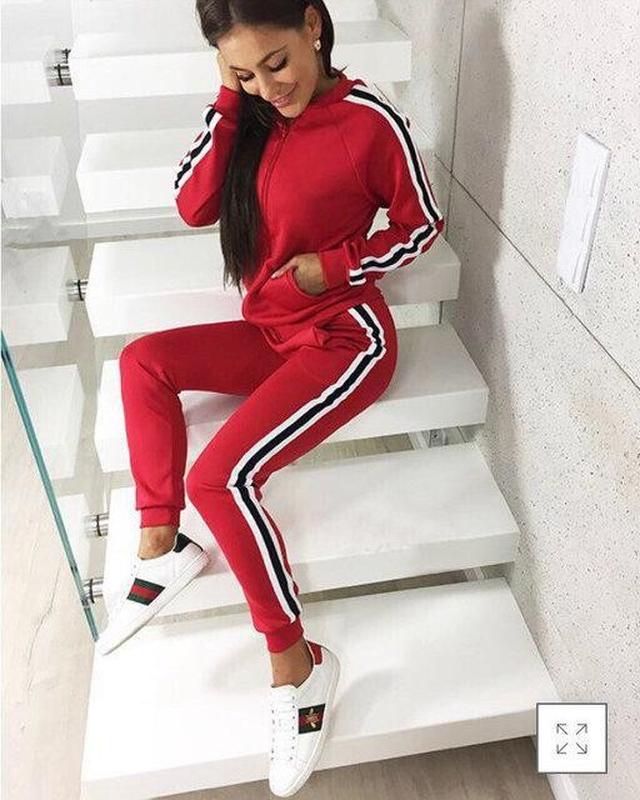 Китаянки в спортивных костюмах фотосессия