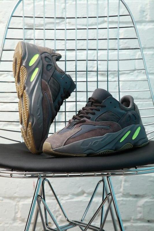 yeezy boost 700 wave runner mauve