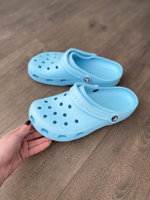 Crocs m4w6 top