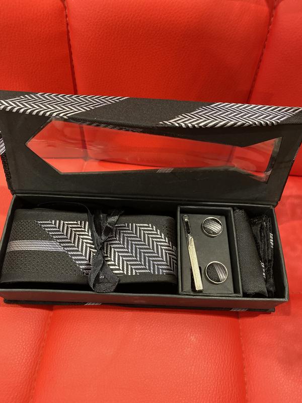 Подарочный набор для мужчины (галстук, запонки, платок) — цена 680 грн ...