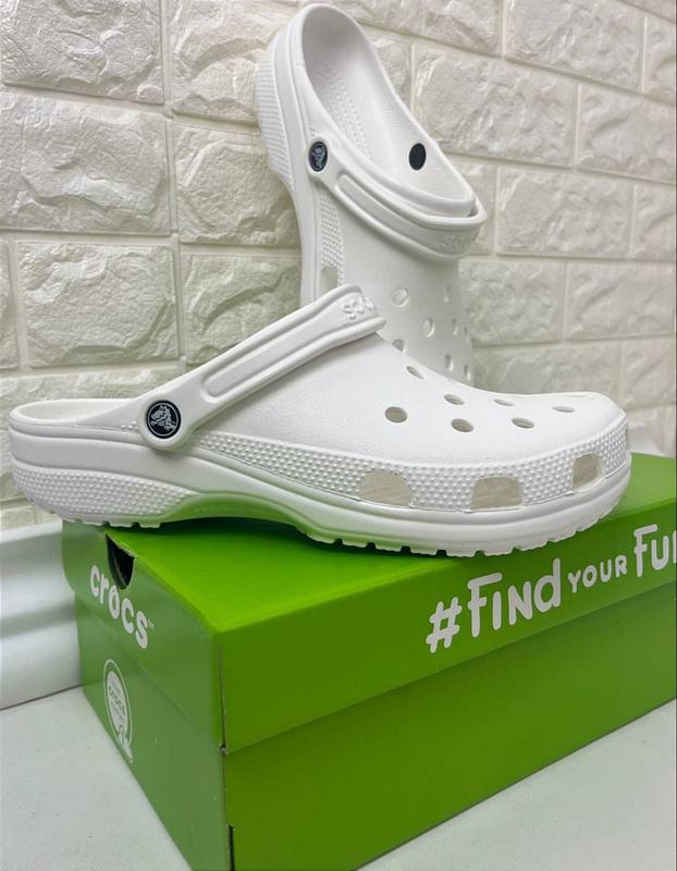 Classic on sale white crocs