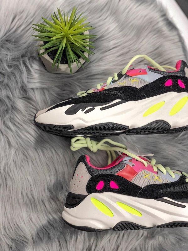 adidas yeezy 700 x kaws