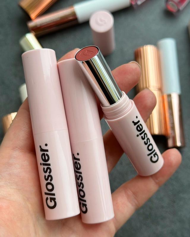 Губна помада glossier ultralip high shine lipstick with hyaluronic acid ...